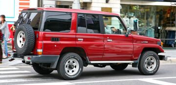 toyota_land_cruiser_70